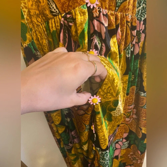 NWT Farm Rio||Garden Velvet MIDI Dress. As seen on Kelly Clarkson. Daisy… - Picture 10 of 16